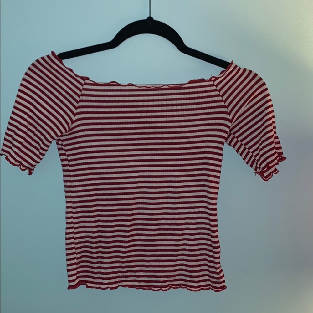 red and white ruffle sleeve top